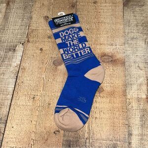 DOGS MAKE THE WORLD BETTER
Gym Socks NWT